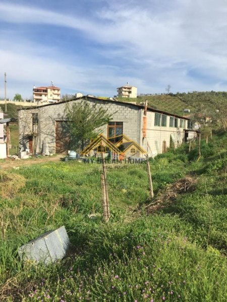 Durres, shitet ambjent biznesi Kati 0, 1.480 m² 120.000 € (SHKALLNUR)