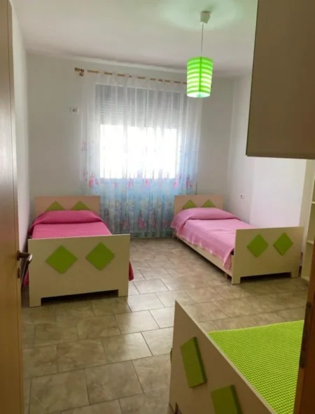 Radhime - Orikum, jepet me qera apartament 2+1+Ballkon Kati 4, 86 m² 400 € (Orikum)