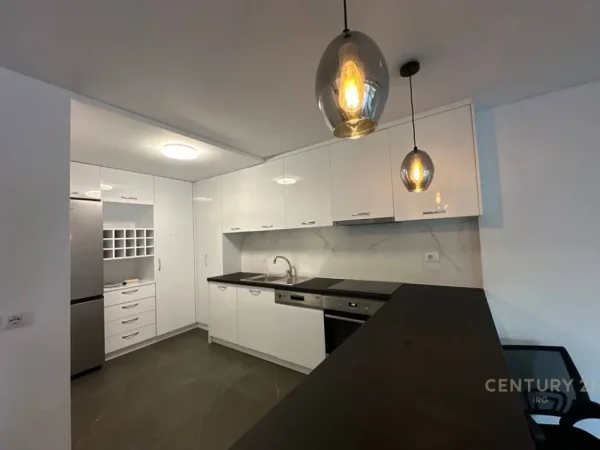 Tirane, jepet me qera Vile 2 Katshe Kati 2, 220 m² 2.500 € (Olive Grove)