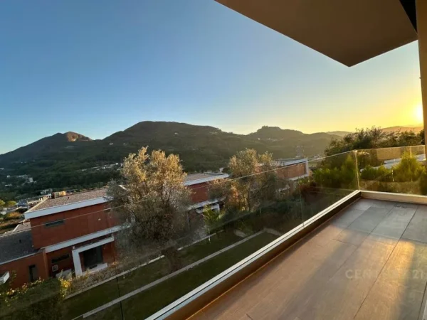 Tirane, jepet me qera Vile 2 Katshe Kati 2, 220 m² 2.500 € (Olive Grove)