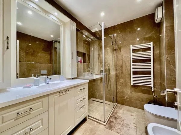 Tirane, jepet me qera apartament 2+1+Aneks+Ballkon Kati 3, 132 m² 1.250 € 