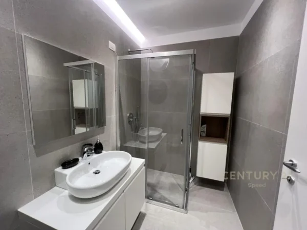 Tirane, jepet me qera apartament 1+1+Aneks+Ballkon Kati 3, 77 m² 1.000 € 