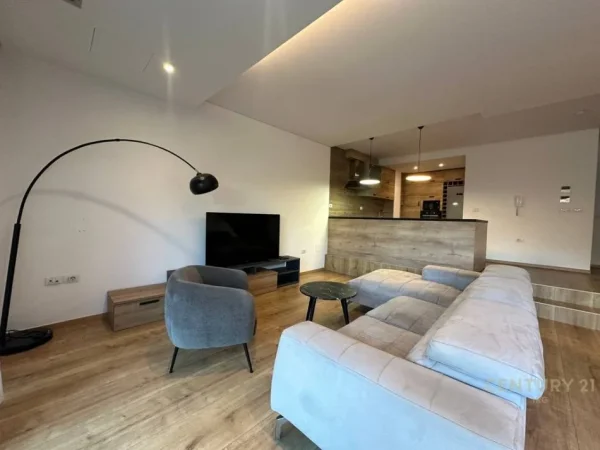 Tirane, jepet me qera Vile 2 Katshe Kati 2, 220 m² 2.500 € (Olive Grove)