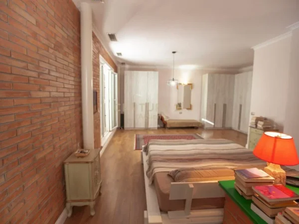 Tirane, jepet me qera apartament 2+1+Aneks+Ballkon Kati 6, 190 m² 1.950 € 