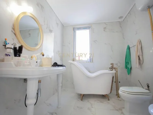 Tirane, jepet me qera apartament 2+1+Aneks+Ballkon Kati 6, 190 m² 1.950 € 