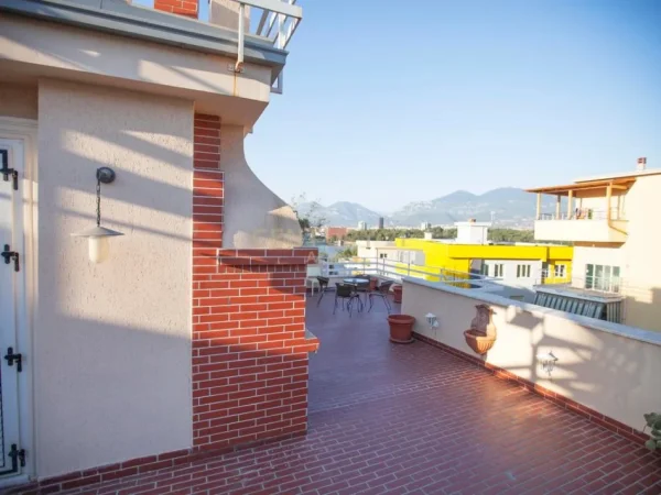 Tirane, jepet me qera apartament 2+1+Aneks+Ballkon Kati 6, 190 m² 1.950 € 