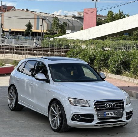 Tirane, shes SUV Audi SQ5 Benzin, e bardhë automatik Klima 180.000 km 13000€