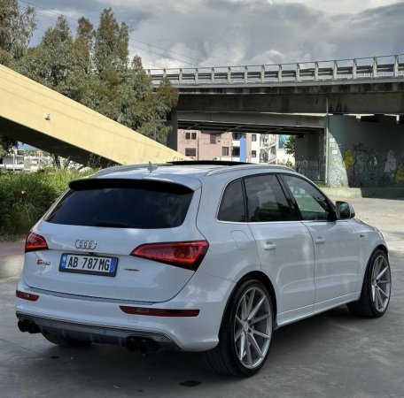 Tirane, shes SUV Audi SQ5 Benzin, e bardhë automatik Klima 180.000 km 13000€