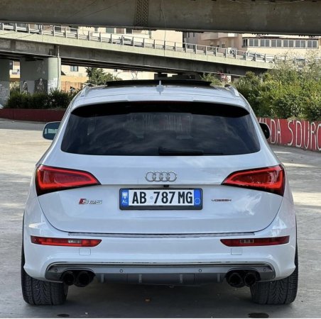 Tirane, shes SUV Audi SQ5 Benzin, e bardhë automatik Klima 180.000 km 13000€