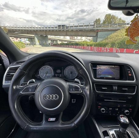 Tirane, shes SUV Audi SQ5 Benzin, e bardhë automatik Klima 180.000 km 13000€