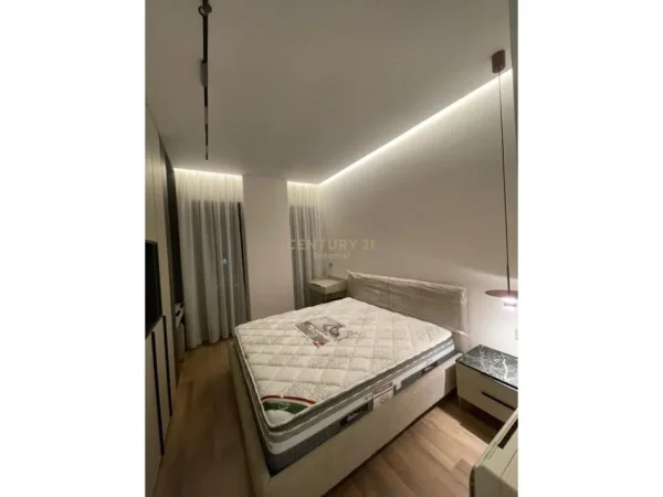 Tirane, jepet me qera apartament 1+1+Aneks+Ballkon Kati 5, 65 m² 900 € 