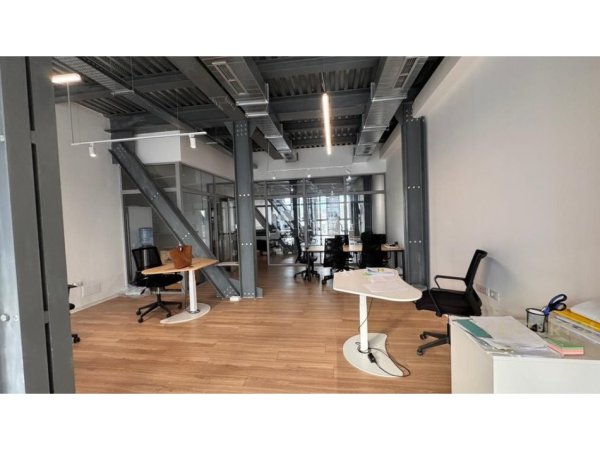 Tirane, jepet me qera zyre Kati 7, 180 m² 3.000 € 