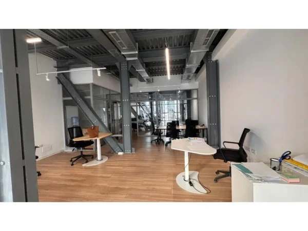 Tirane, jepet me qera zyre Kati 7, 180 m² 3.000 € 