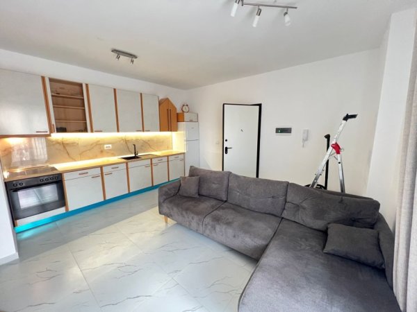 Tirane, jepet me qera apartament 1+1+Ballkon Kati 1, 67 m² 600 € (Rruga Hysni Gerbolli)
