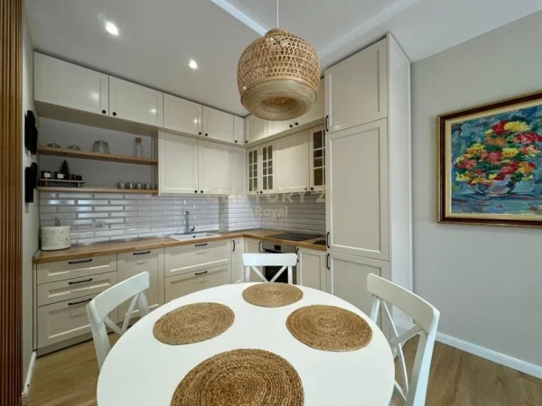 Tirane, jepet me qera apartament 2+1+Aneks+Ballkon Kati 7, 96 m² 1.200 € 