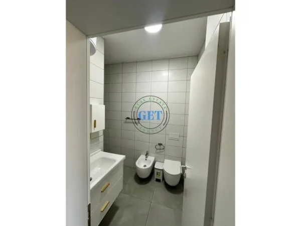 Durres, jepet me qera 2+1 Kati 3, 75 m² 400 € (Stadiumi)