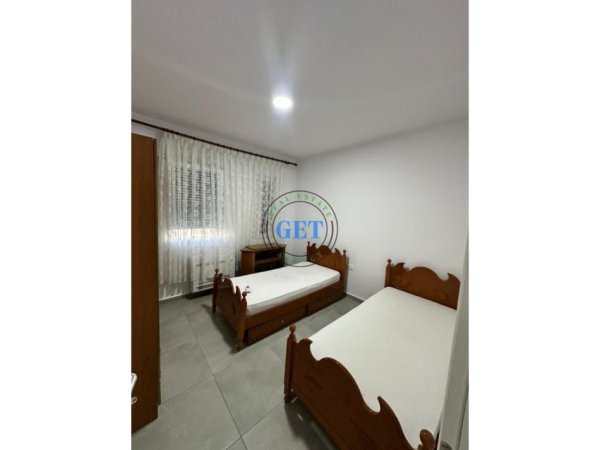 Durres, jepet me qera 2+1 Kati 3, 75 m² 400 € (Stadiumi)