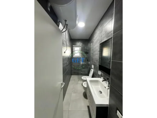 Durres, jepet me qera 2+1 Kati 3, 75 m² 400 € (Stadiumi)