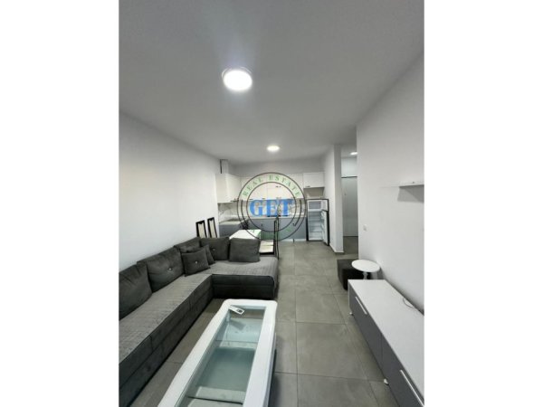 Durres, jepet me qera 2+1 Kati 3, 75 m² 400 € (Stadiumi)