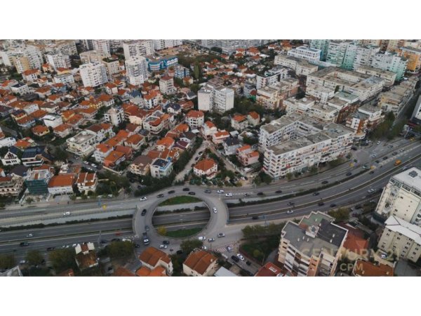 Tirane, jepet me qera Vile Kati 3, 700 m² 5.000 € (Vilat e Selitës)