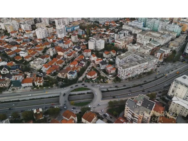 Tirane, jepet me qera Vile Kati 3, 700 m² 5.000 € (Vilat e Selitës)