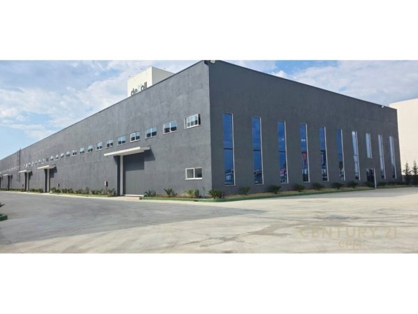 Tirane, jepet me qera ambjent biznesi , 1.900 m² 4.000 € (PRANE KOLEGJIT TURGUT OZA)