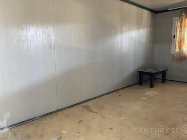 Tirane, jepet me qera ambjent biznesi , 1.900 m² 4.000 € (PRANE KOLEGJIT TURGUT OZA)