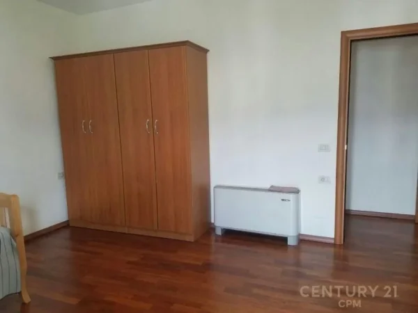 Tirane, jepet me qera apartament 2+1+Aneks+Ballkon Kati 9, 110 m² 1.400 € (ETC)