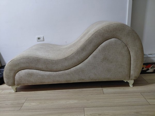 Tirane, shes Shes chais lounge 129 €