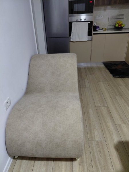 Tirane, shes Shes chais lounge 129 €