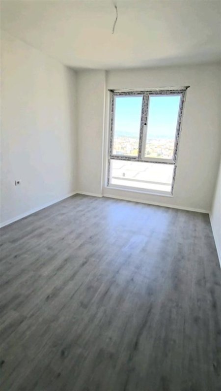 Tirane, jepet me qera zyre Kati 7, 175 m² 500 € (Rruga Gryka e Kacanikut)