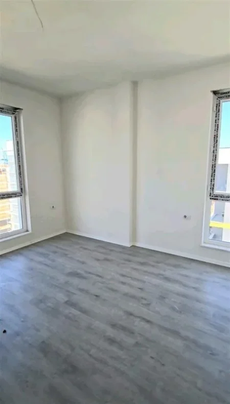 Tirane, jepet me qera zyre Kati 7, 175 m² 570 € (Rruga Gryka e Kacanikut)