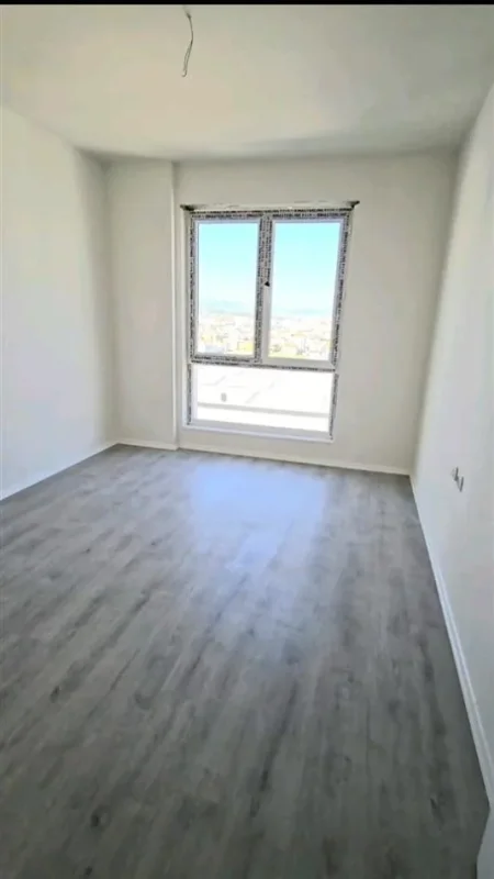 Tirane, jepet me qera zyre Kati 7, 175 m² 570 € (Rruga Gryka e Kacanikut)