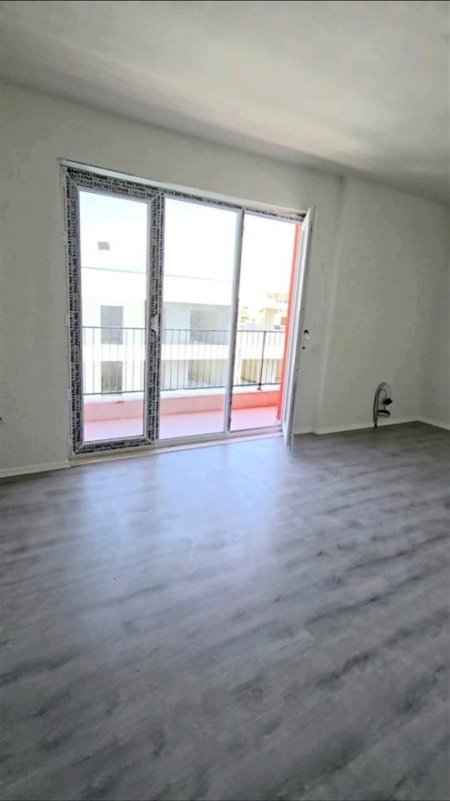 Tirane, jepet me qera zyre Kati 7, 175 m² 500 € (Rruga Gryka e Kacanikut)