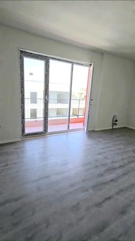 Tirane, jepet me qera zyre Kati 7, 175 m² 570 € (Rruga Gryka e Kacanikut)
