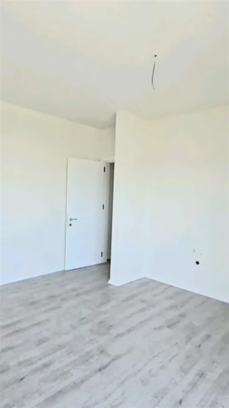 Tirane, jepet me qera zyre Kati 7, 175 m² 570 € (Rruga Gryka e Kacanikut)