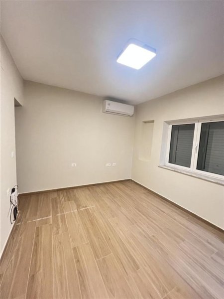 Tirane, jepet me qera zyre Kati 0, 50 m² 600 € (Rruga Abdyl Frasheri)