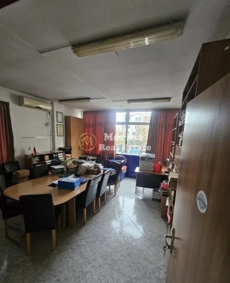 Tirane, jepet me qera ambjent biznesi Kati 2, 190 m² 1.400 € (Rruga Bardhyl)