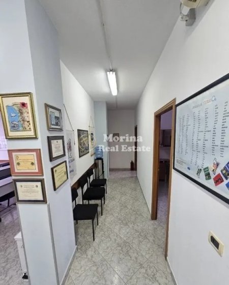 Tirane, jepet me qera ambjent biznesi Kati 2, 190 m² 1.400 € (Rruga Bardhyl)