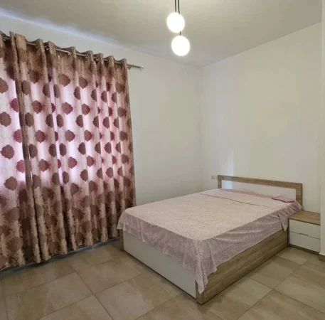 Tirane, jepet me qera apartament 1+1+Ballkon Kati 2, 63 m² 500 € (Rruga Selite e Vjeter)