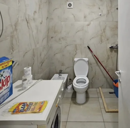 Tirane, jepet me qera apartament 1+1+Ballkon Kati 2, 63 m² 500 € (Rruga Selite e Vjeter)