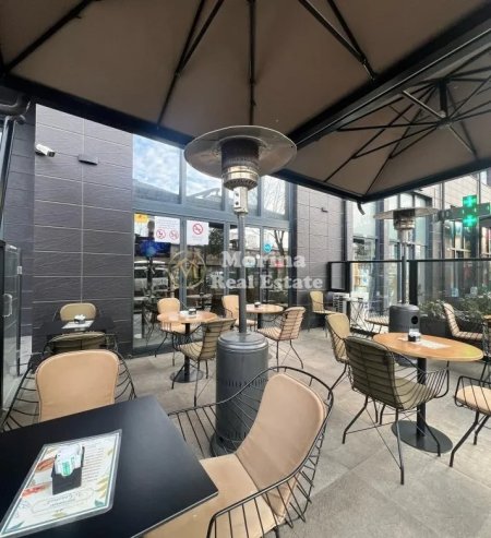 Tirane, jepet me qera ambjent biznesi Kati 0, 136 m² 1.350 € (Rruga Kongresi i Manastirit)