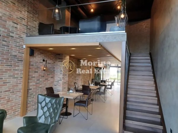 Tirane, jepet me qera ambjent biznesi Kati 0, 136 m² 1.350 € (Rruga Kongresi i Manastirit)