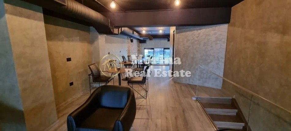 Tirane, jepet me qera ambjent biznesi Kati 0, 136 m² 1.350 € (Rruga Kongresi i Manastirit)