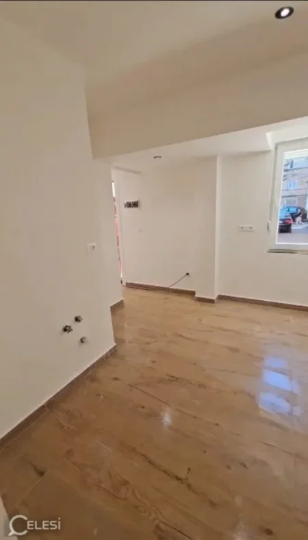 Tirane, jepet me qera zyre Kati 1, 50 m² 500 € (Rruga Bardhyl)