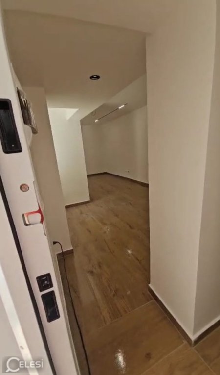 Tirane, jepet me qera zyre Kati 1, 50 m² 500 € (Rruga Bardhyl)