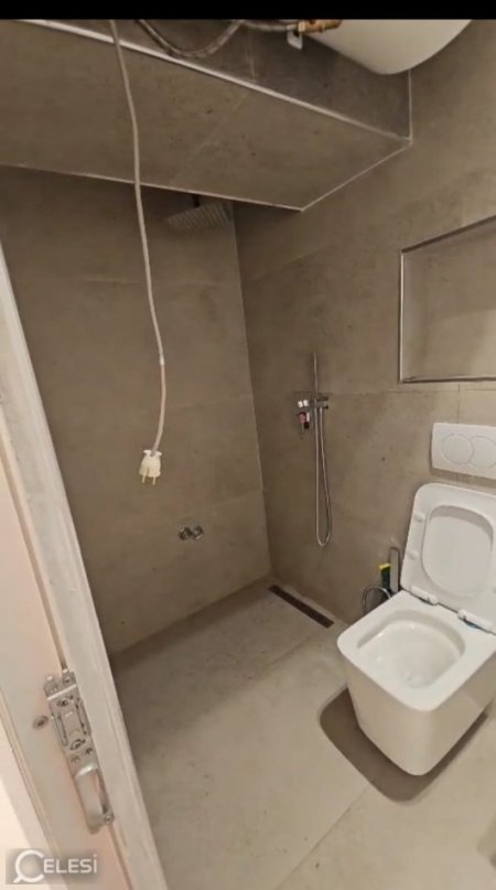 Tirane, jepet me qera zyre Kati 1, 50 m² 500 € (Rruga Bardhyl)