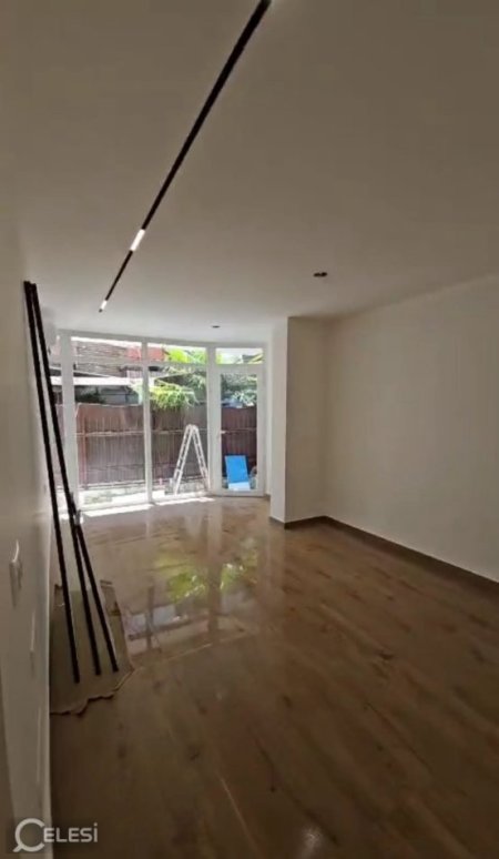 Tirane, jepet me qera zyre Kati 1, 50 m² 500 € (Rruga Bardhyl)