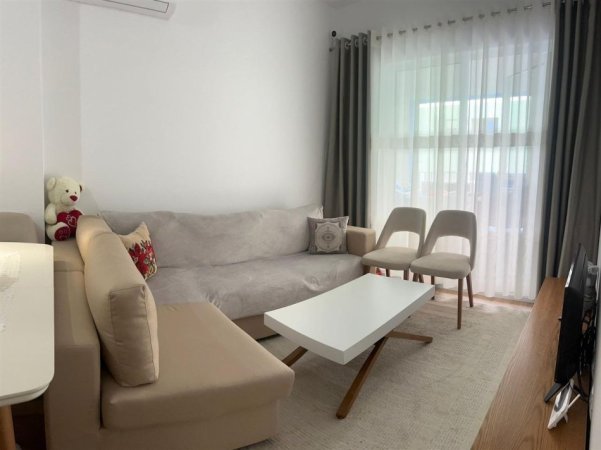 Tirane, jepet me qera apartament 1+1+Ballkon Kati 2, 50 m² 450 € (ALI DEMI)