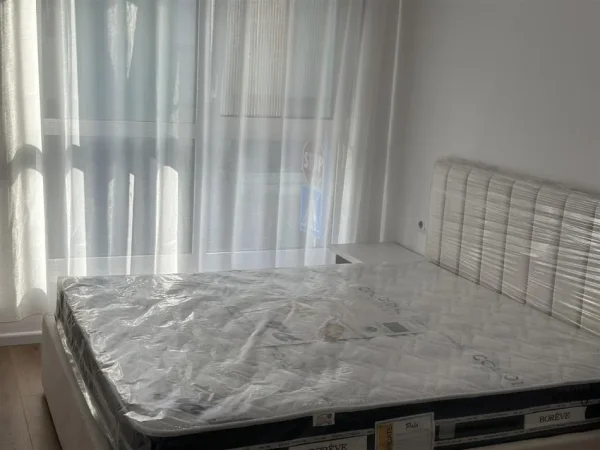Tirane, jepet me qera apartament 1+1+Ballkon Kati 2, 50 m² 450 € (ALI DEMI)
